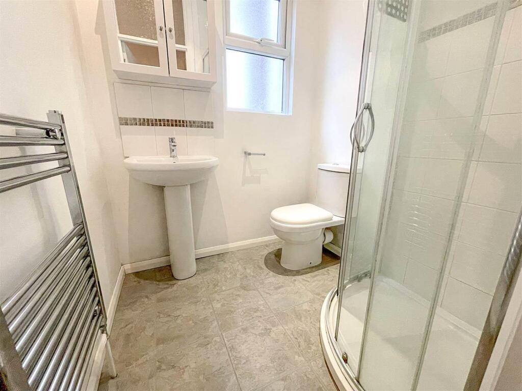 Apartment in Southend-on-Sea, Westcliff-on-Sea - View 3