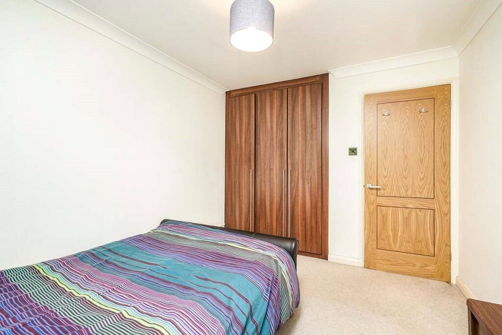Apartment in Sutton - More