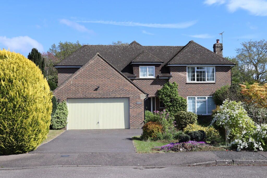 3-bed detached on West Chiltington - Foxfields, £800,000