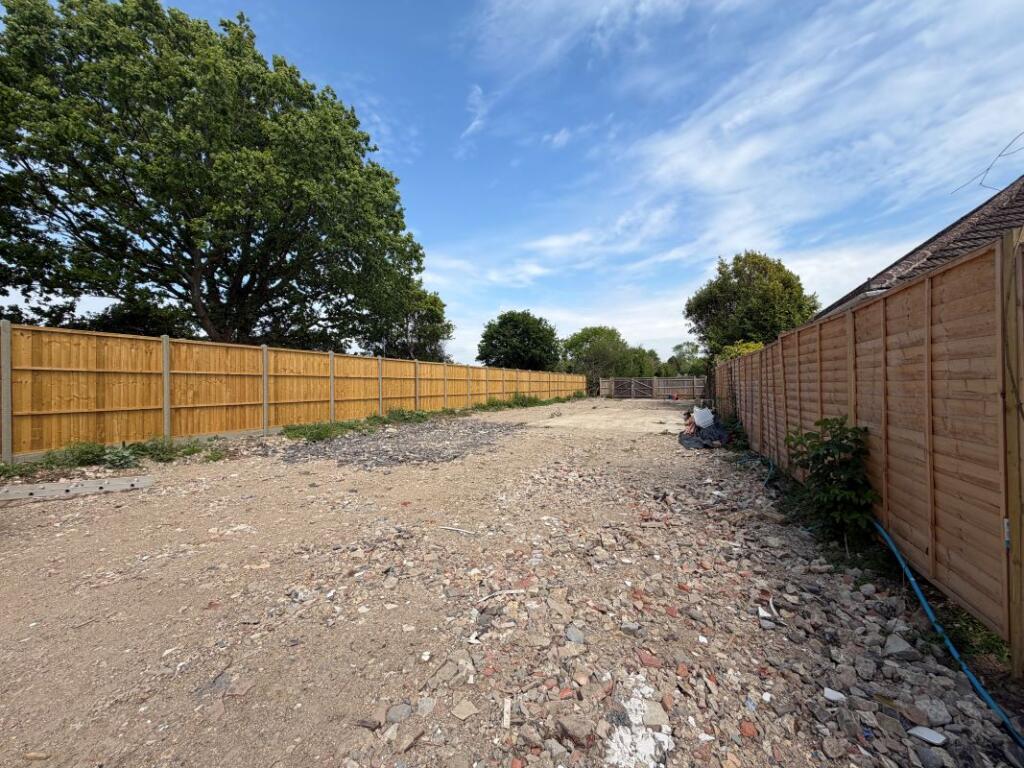 Land West and North of Greystone Avenue, Loats Lane, Bersted, West Sussex, PO21 5EA - View 5