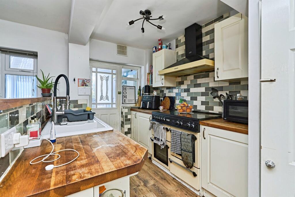 House in Dudley, West Midlands - More