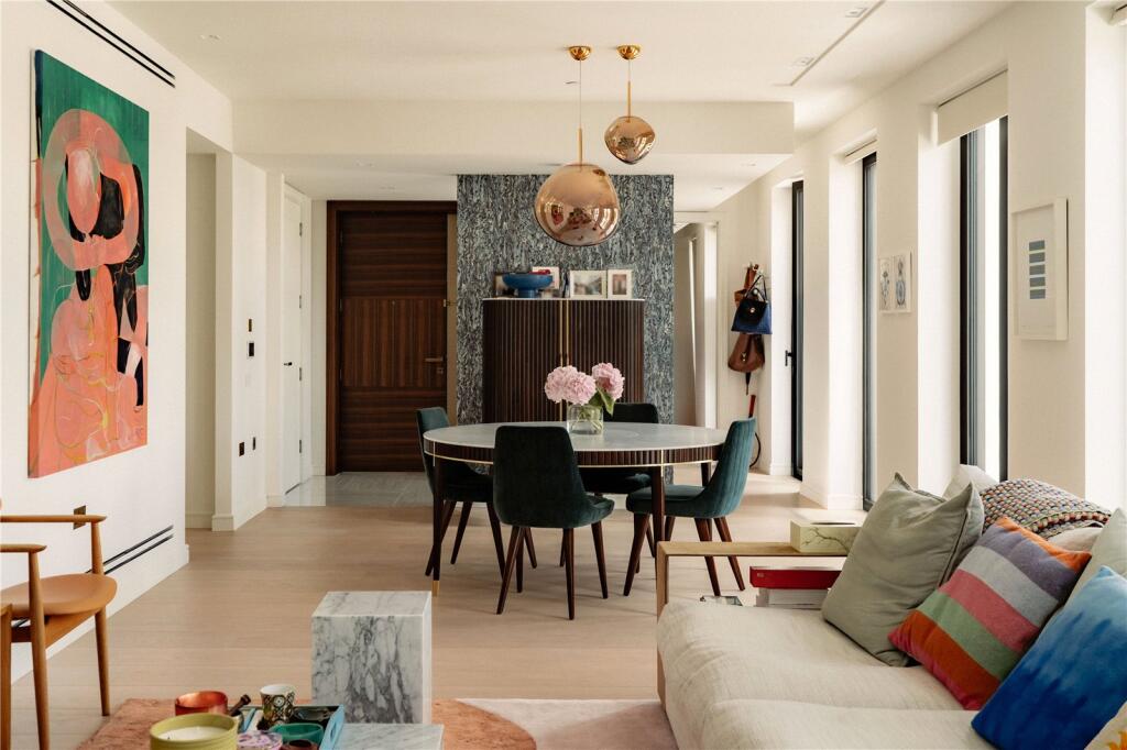 Main image of property: Lincoln Square, Lincoln Inn Square, London, WC2A