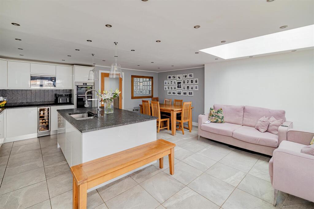 9 Oakley Manor Gardens, Shrewsbury, SY3 7NT photo 4