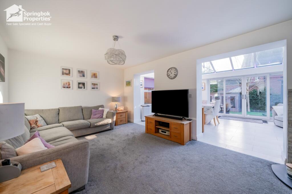 Iona Crescent, Widnes, Cheshire photo 2