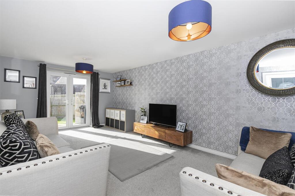Daisy Close, Keynsham, Bristol photo 4