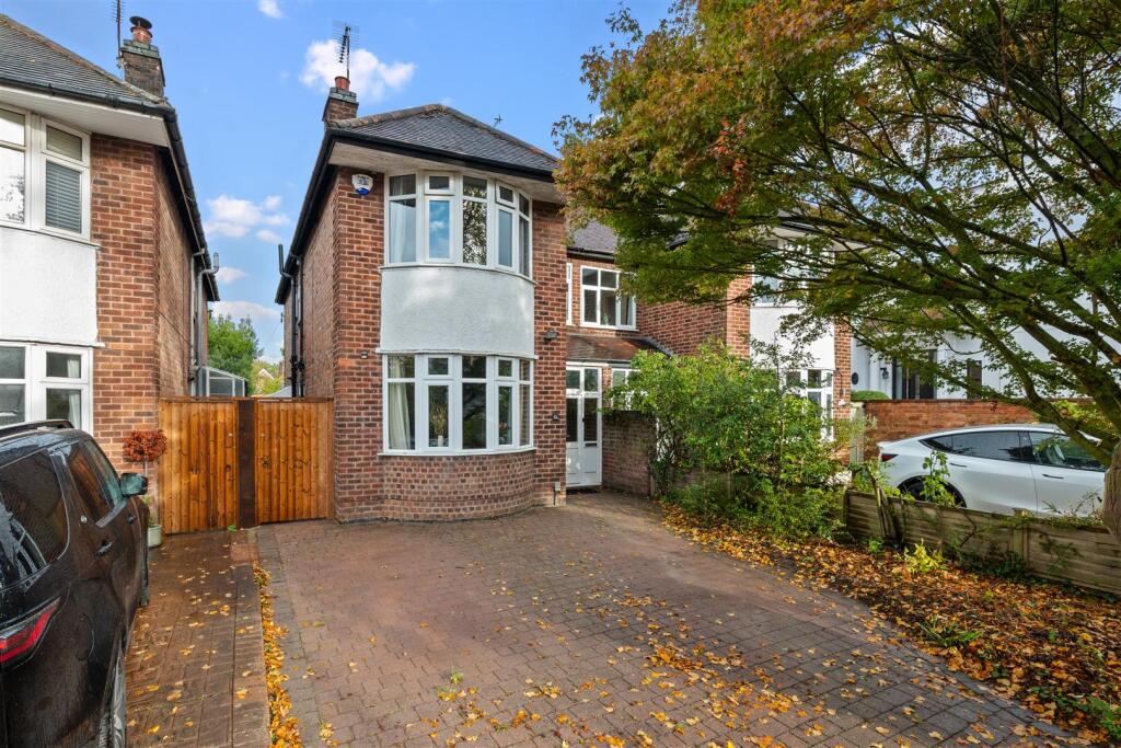 4-bed semi-detached on Warwick Place, Leamington Spa, £725,000