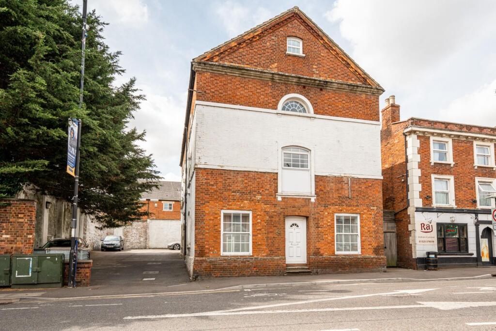 Main image of property: 1 Old Road, Linslade, Leighton Buzzard