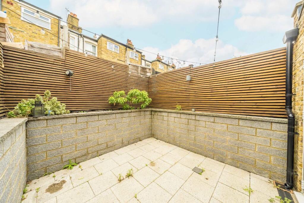 House in London - View 4