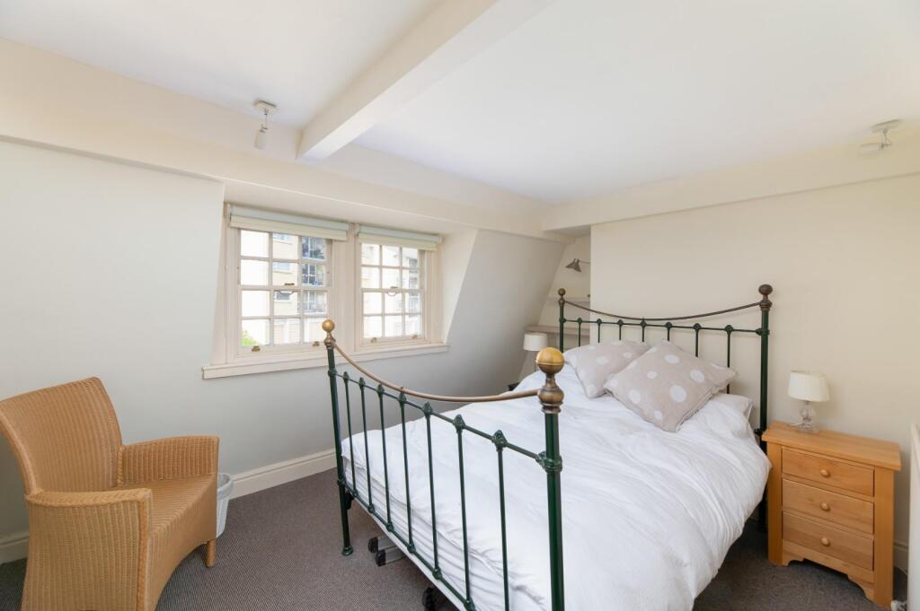 Apartment in Bath, Walcot - View 4