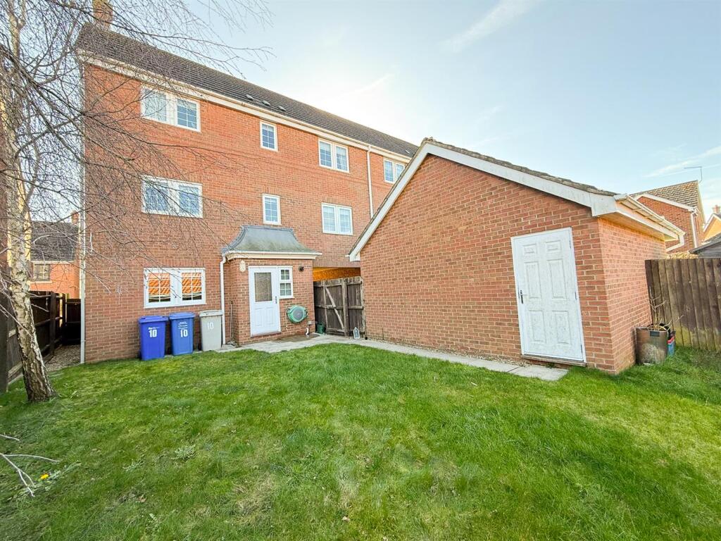 House in Desborough, North Northamptonshire - More