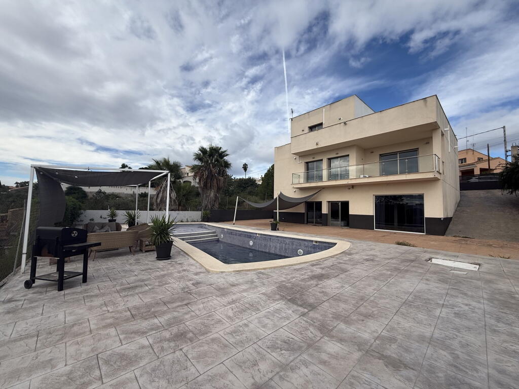 Main image of property: Valencia, Valencia, Alginet