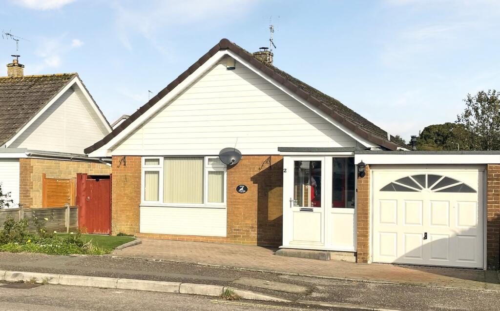 2-bed bungalow on Valley View, Seaton, Devon, EX12, £325,000