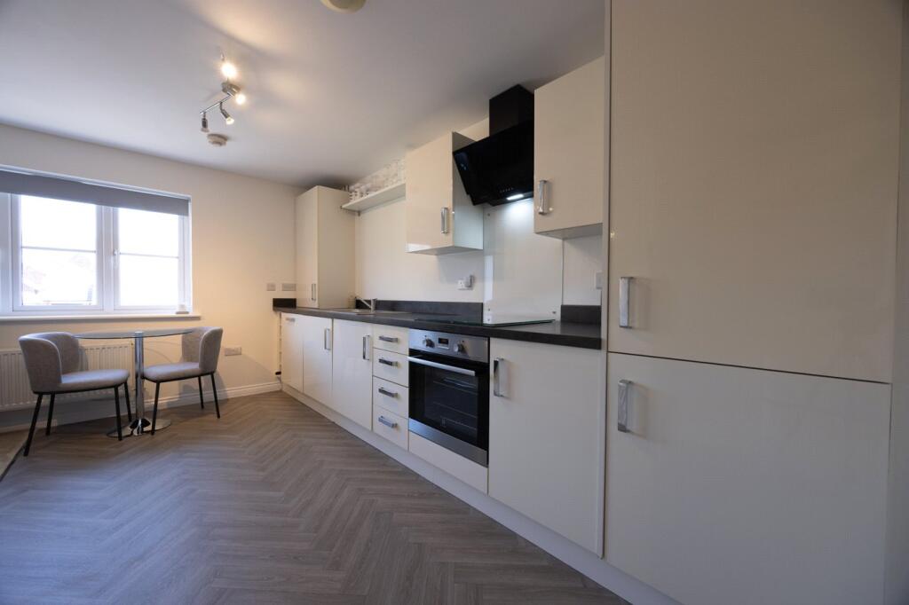 Barnaby Road, Bishops Cleeve, Cheltenham, Gloucestershire, GL52 photo 3