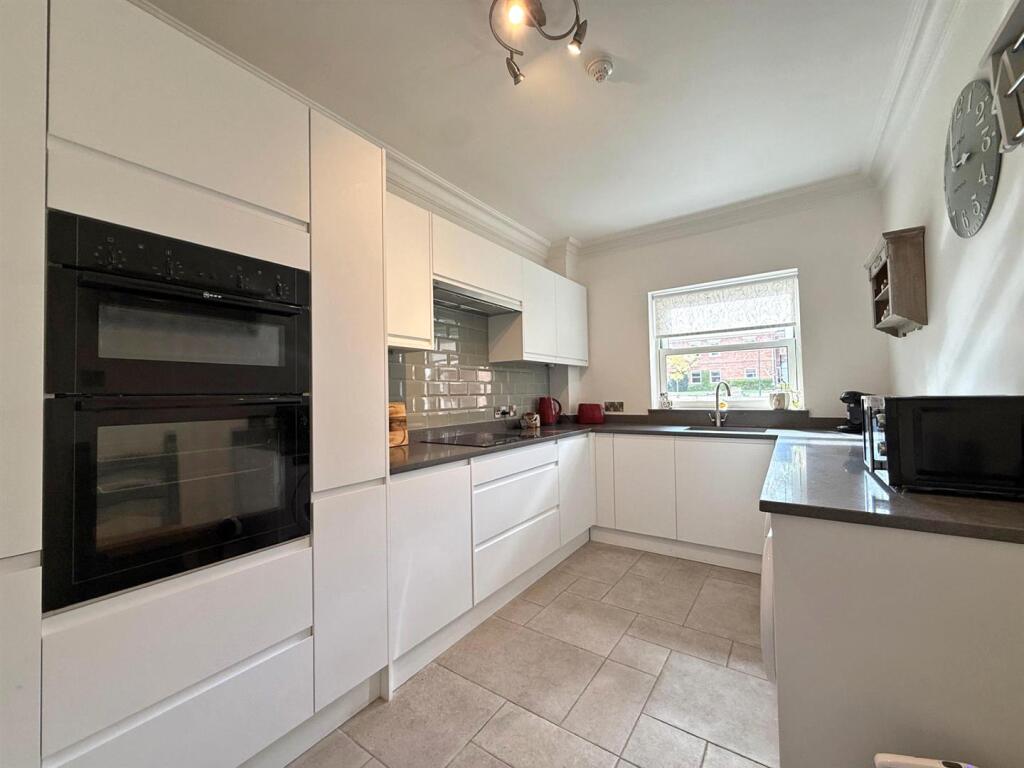 Apartment in Shrewsbury, Shropshire - View 3