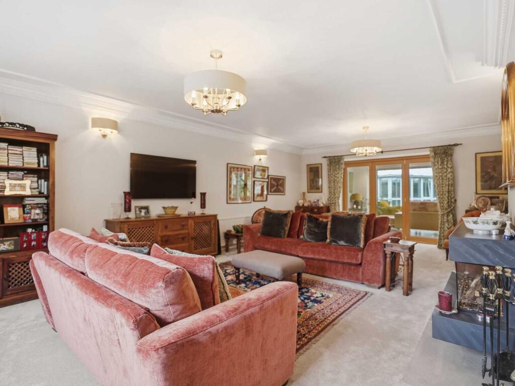 Struan Gardens, Ashley Heath, Ringwood, Dorset, BH24 photo 4