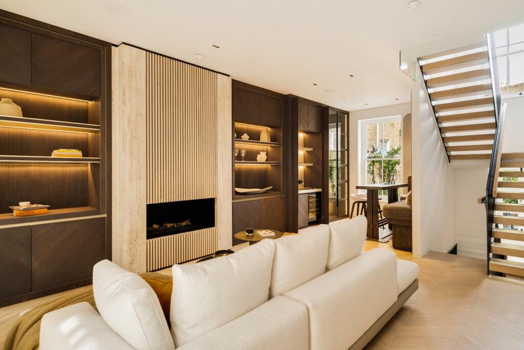 House in London, Royal Borough of Kensington and Chelsea - More