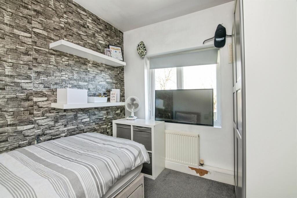 House in Birmingham, West Midlands - More