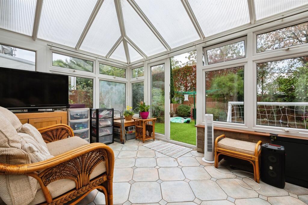 House in Grays, Little Thurrock - View 4