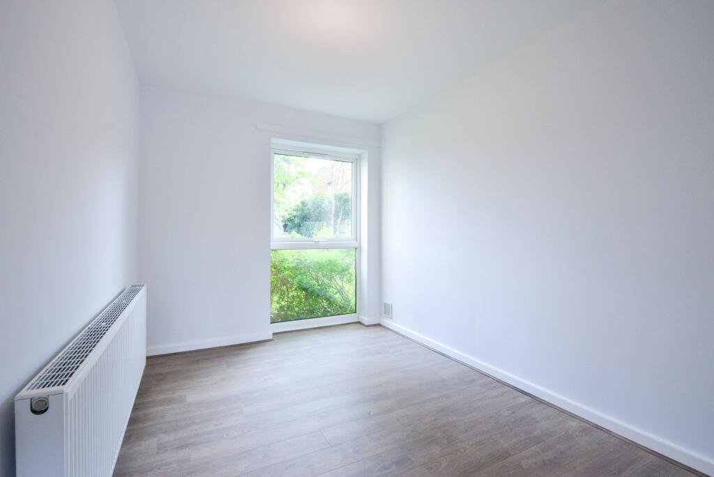 Apartment in Weybridge - More