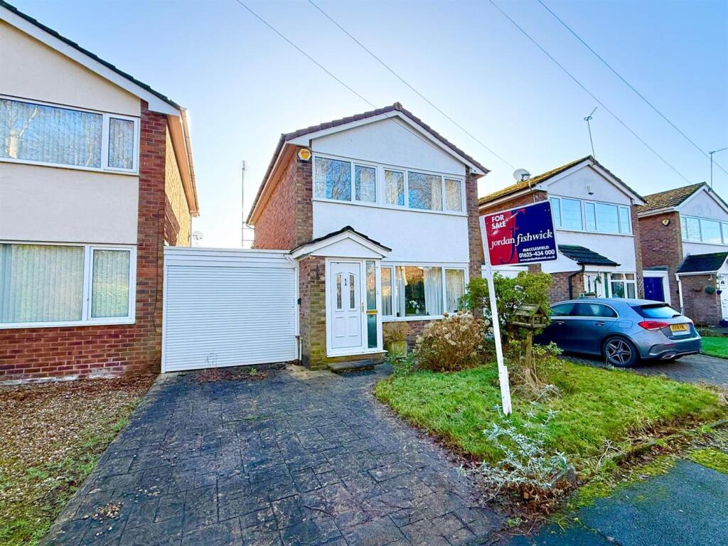 3-bed detached on Grangelands, Macclesfield, £320,000