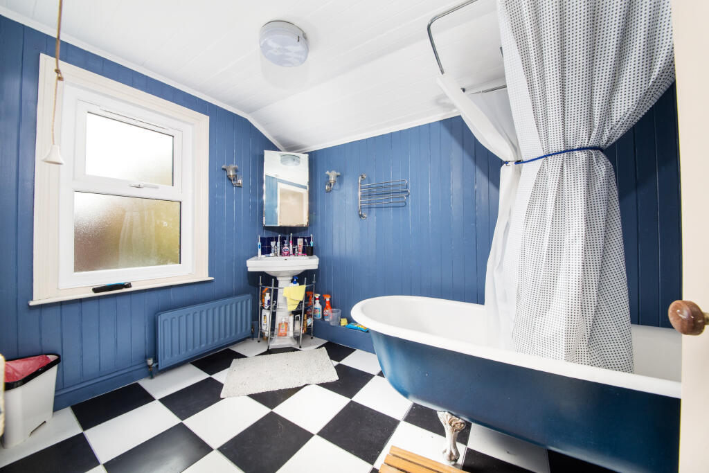 House in Newcastle upon Tyne, Jesmond - More