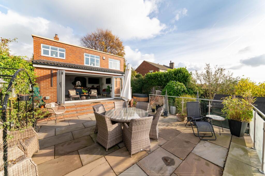 4-bed detached on Thorndale, Runtlings Lane, Ossett, WF5, £695,000