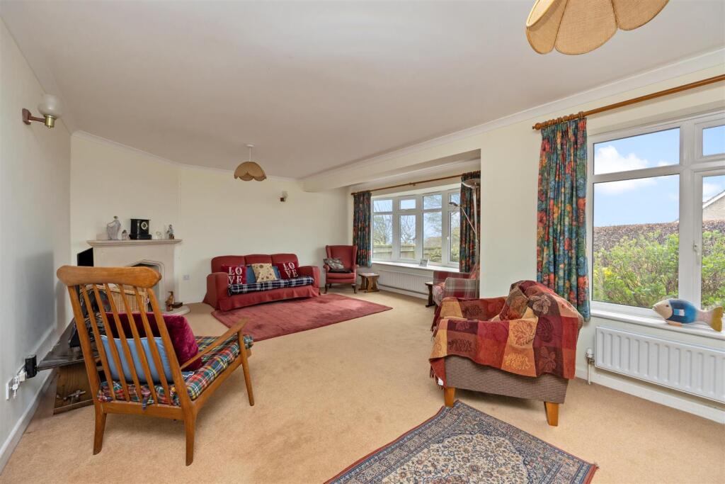 Furze Close, Worthing photo 5