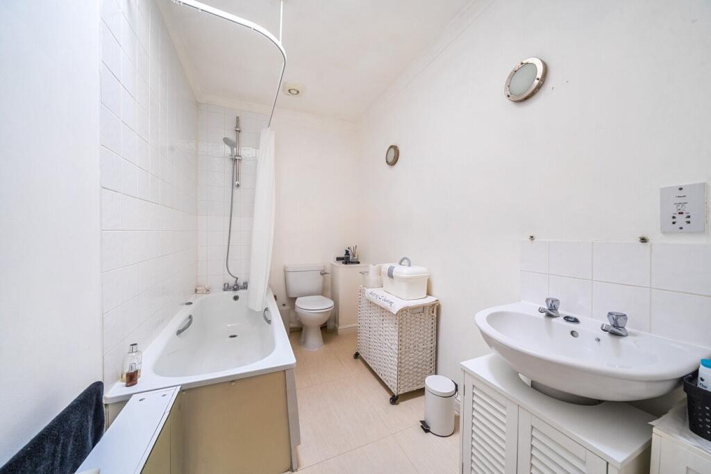 Apartment in London - More