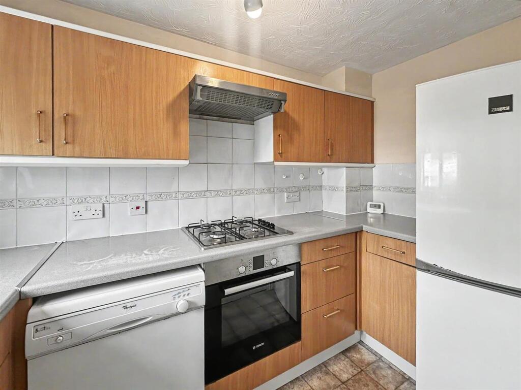 House in Dunstable, Central Bedfordshire - View 3