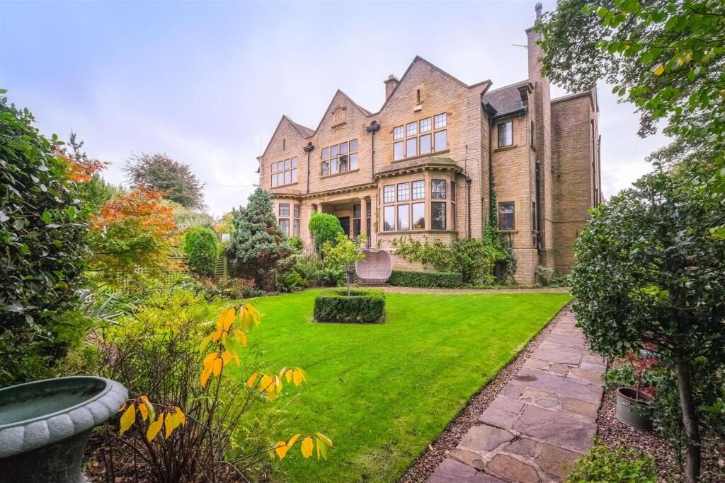 Main image of property: North Longlands,Leeds Road,Lightcliffe