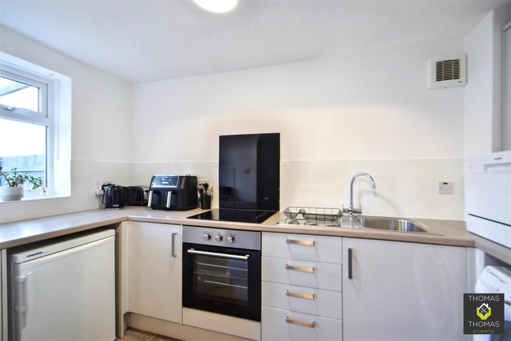 Redding Close, Quedgeley, Gloucester photo 3