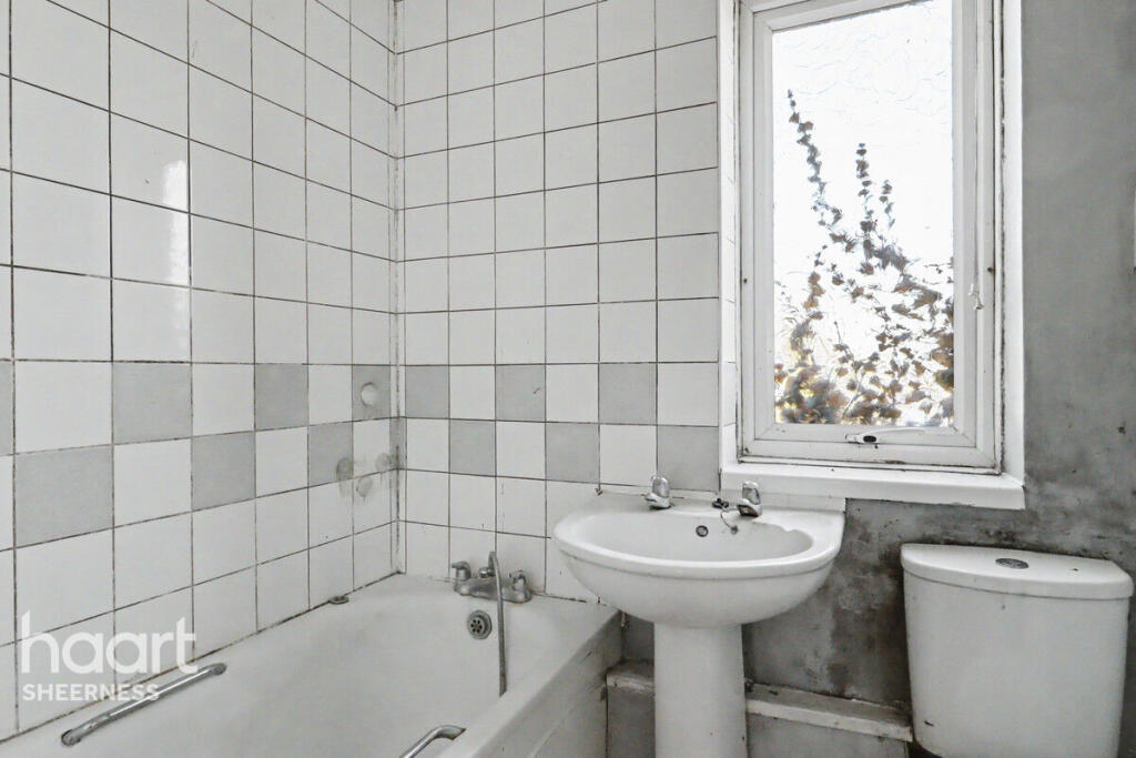 Jubilee Crescent, Queenborough photo 5