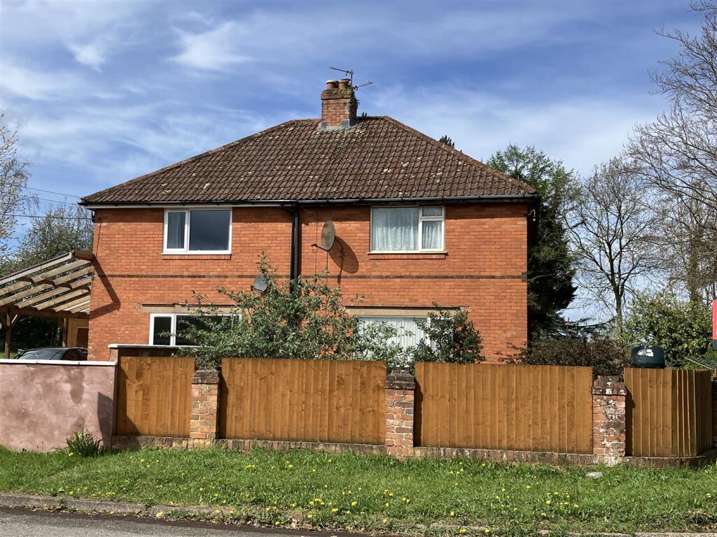 3-bed semi-detached on Whiteball, Wellington, £325,000