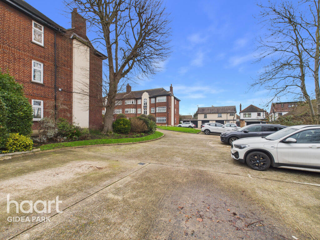 Hill Court, Romford, RM1 3DA photo 4