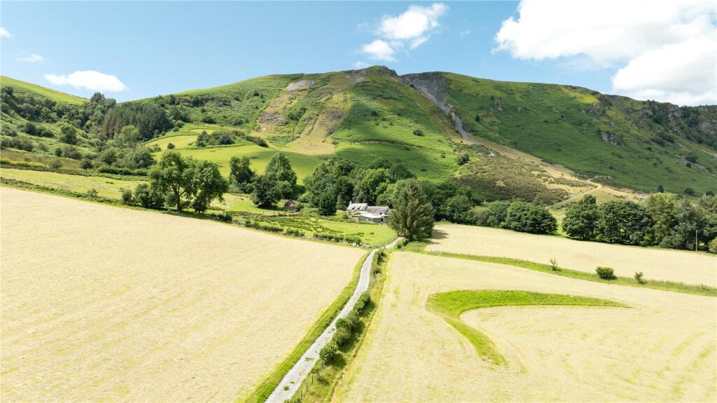 3-bed detached on Commins, Llanrhaeadr Ym Mochnant, Oswestry, Powys, SY10, £1,400,000