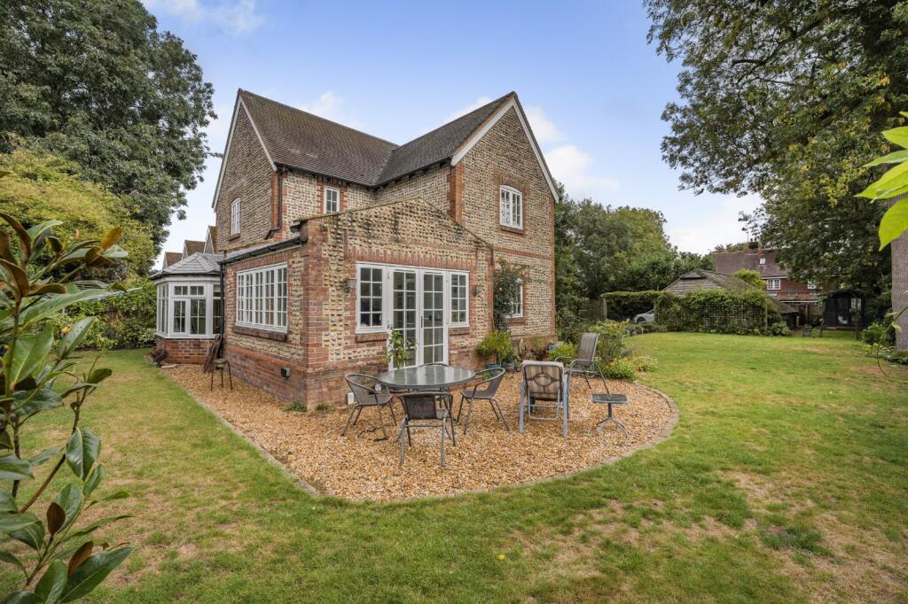 Tangmere Road, Tangmere, Chichester, West Sussex photo 2