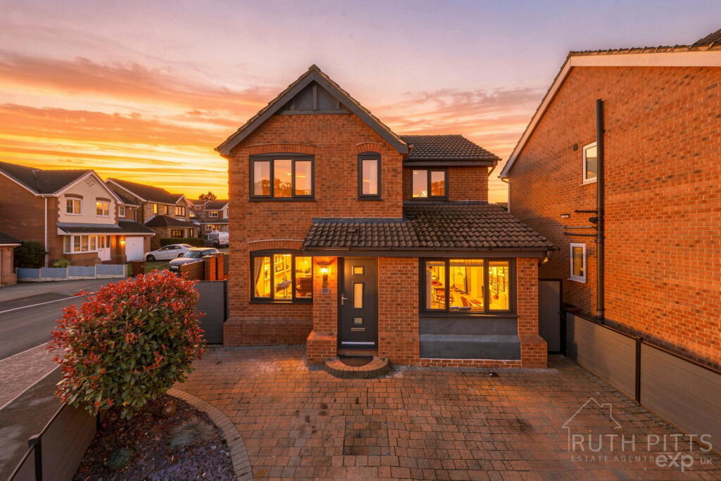 House in Wakefield, Upton and North Elmsall - View 2