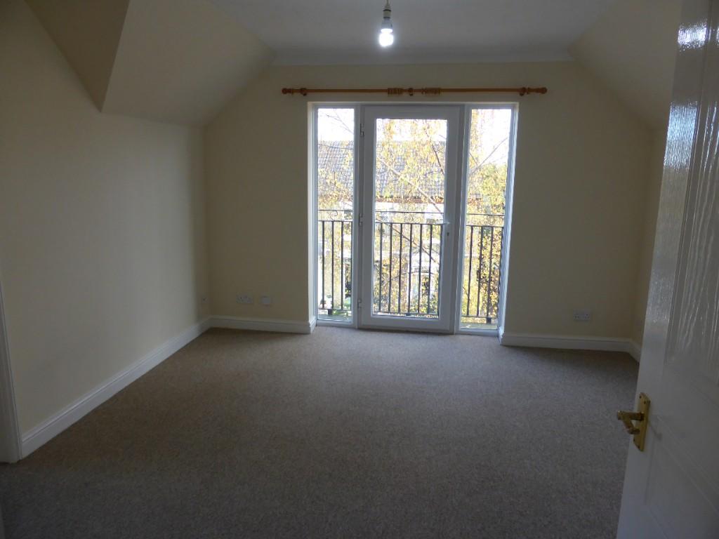 Apartment in Peterborough, West Town - View 4