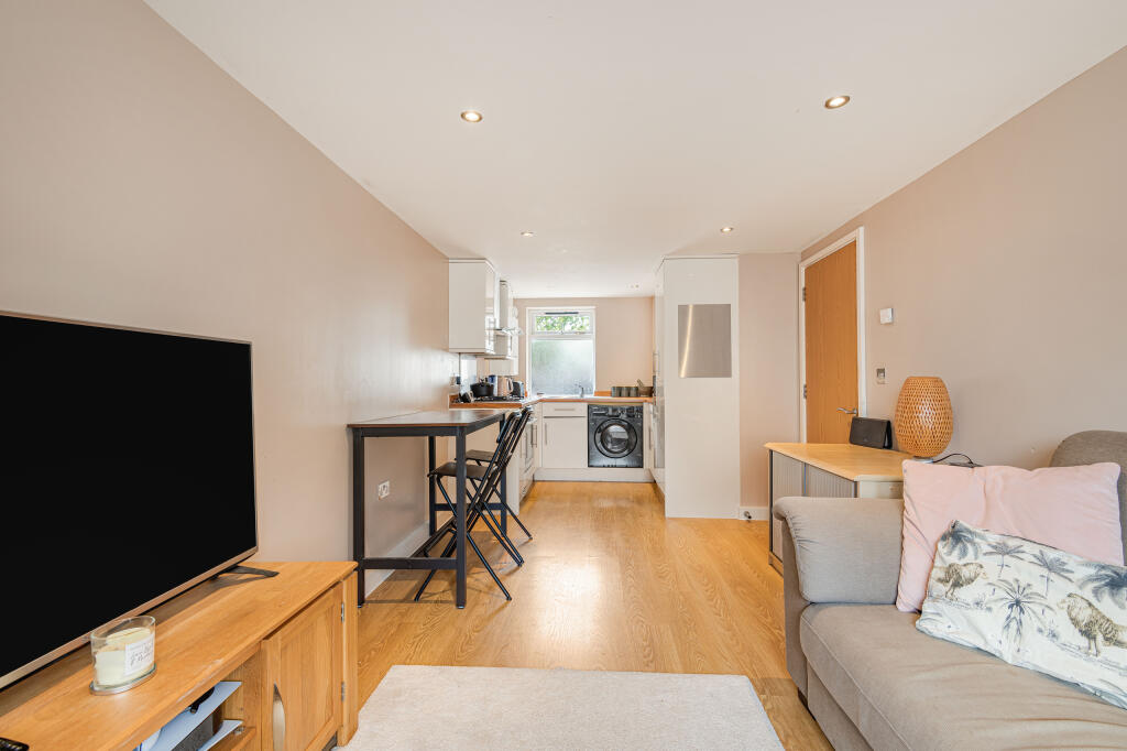 Apartment in Bristol, St Anne's - View 5