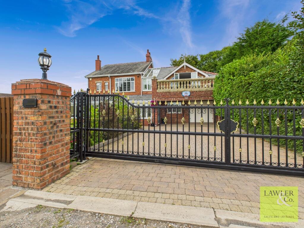 5-bed detached on Mottram Road, Stalybridge, Greater Manchester, SK15 2RY, £950,000