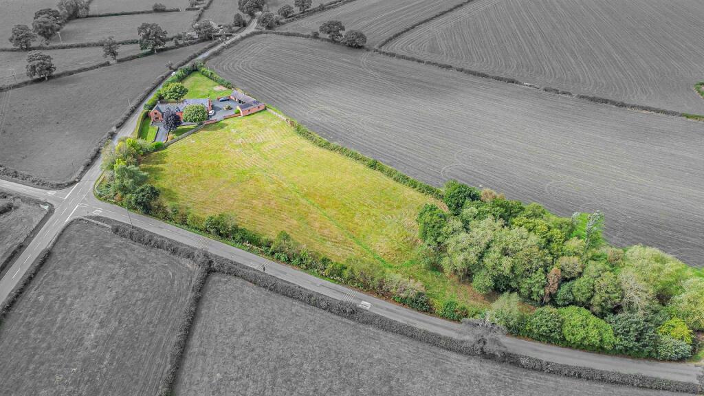 House in East Staffordshire, Uttoxeter Rural - View 3