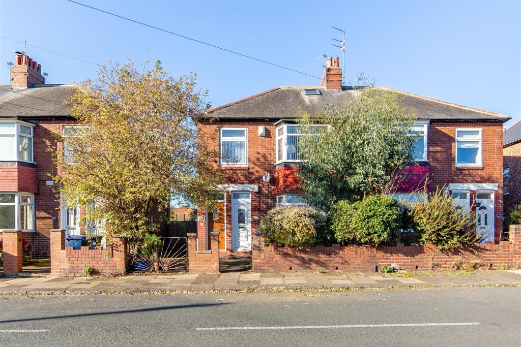 2-bed flat on Addycombe Terrace, Heaton, NE6, £175,000