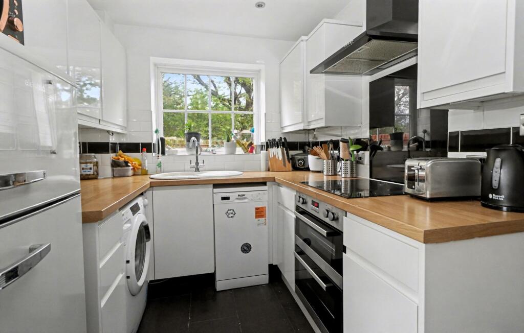 Stroudley Way, Hedge End, SO30 photo 4