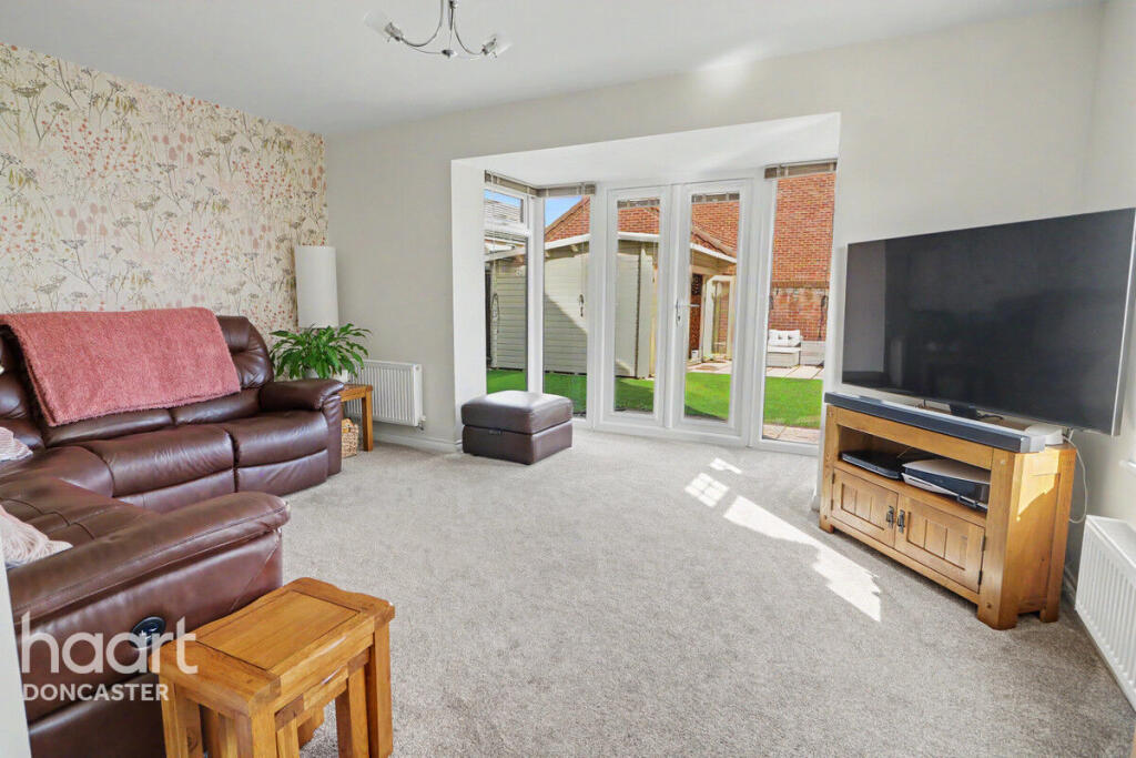House in Doncaster, Edenthorpe - View 2