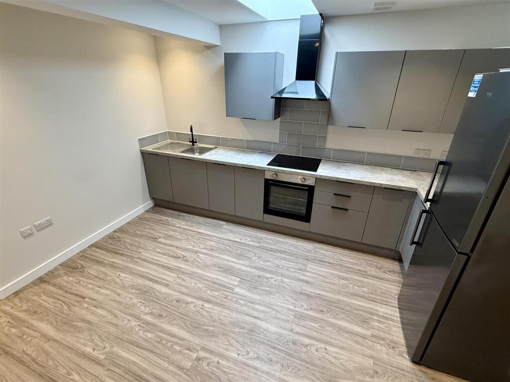 Apartment in Warwick, Cubbington - View 3