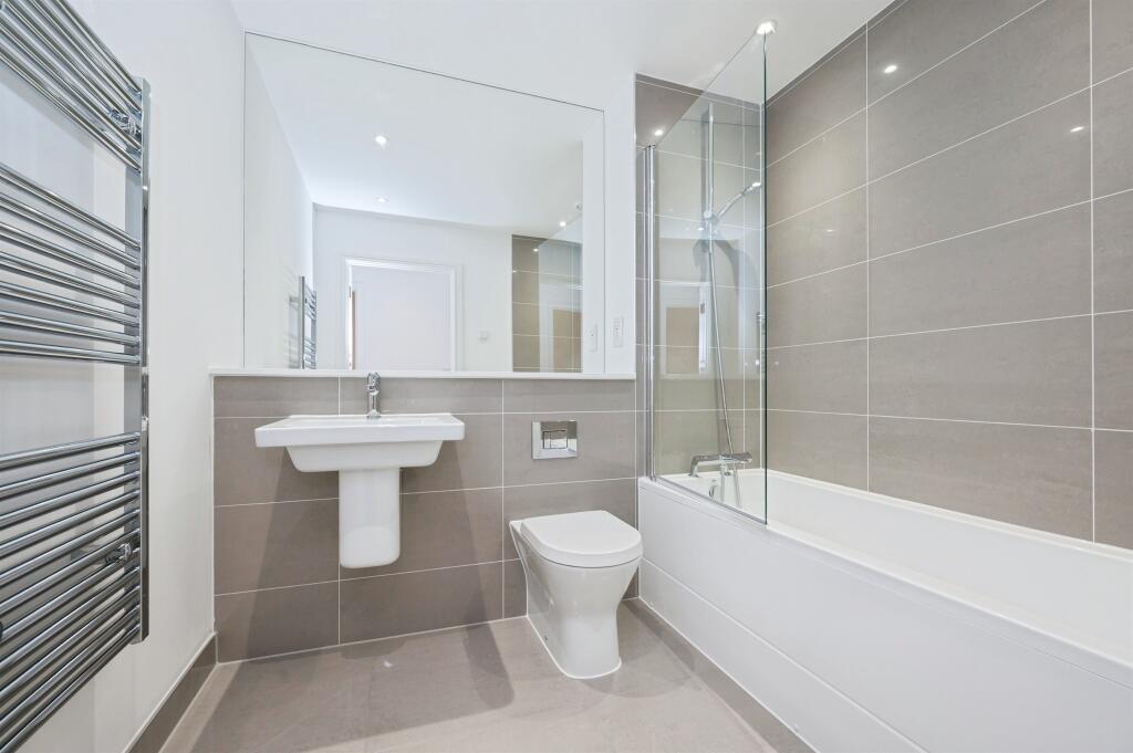 Meridian Way, Southampton photo 4