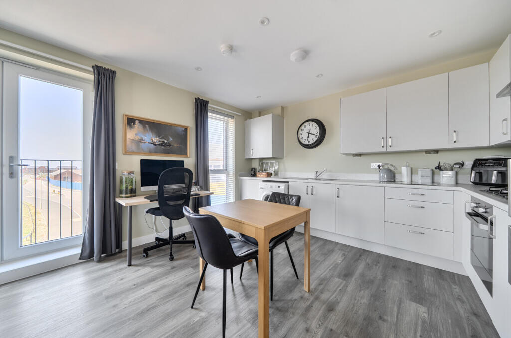 Apartment in Lee-on-the-Solent - View 4
