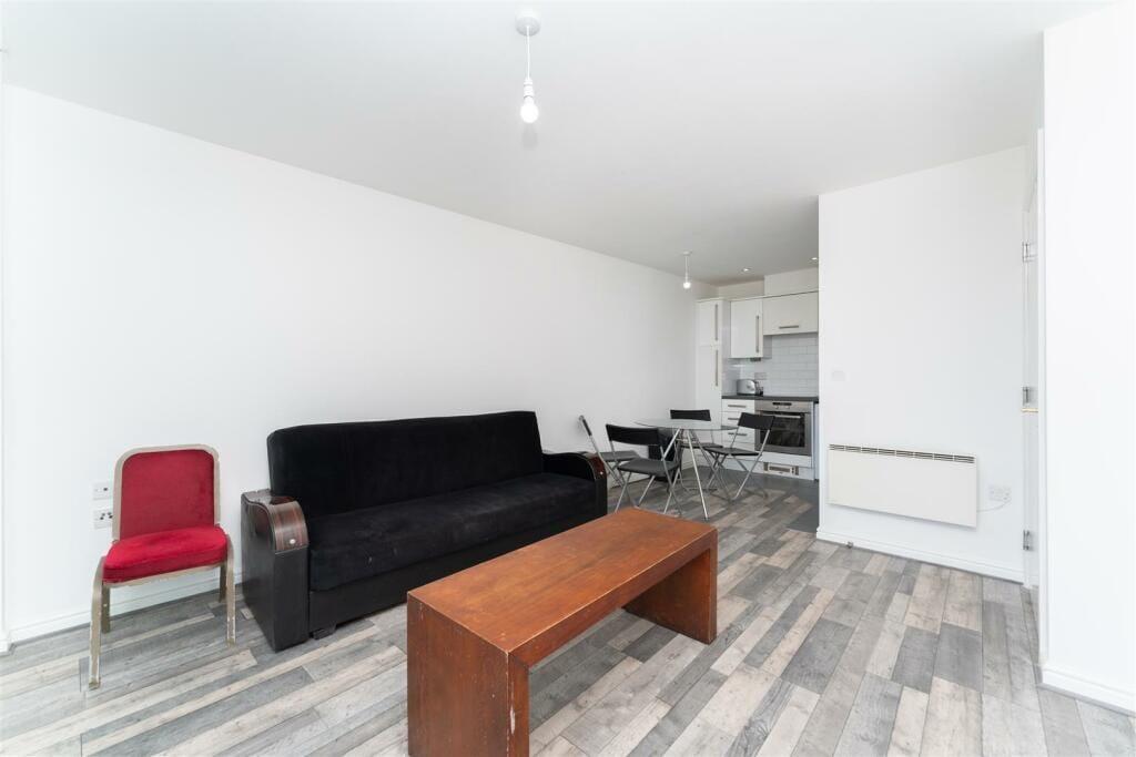 Apartment in Twickenham - View 4