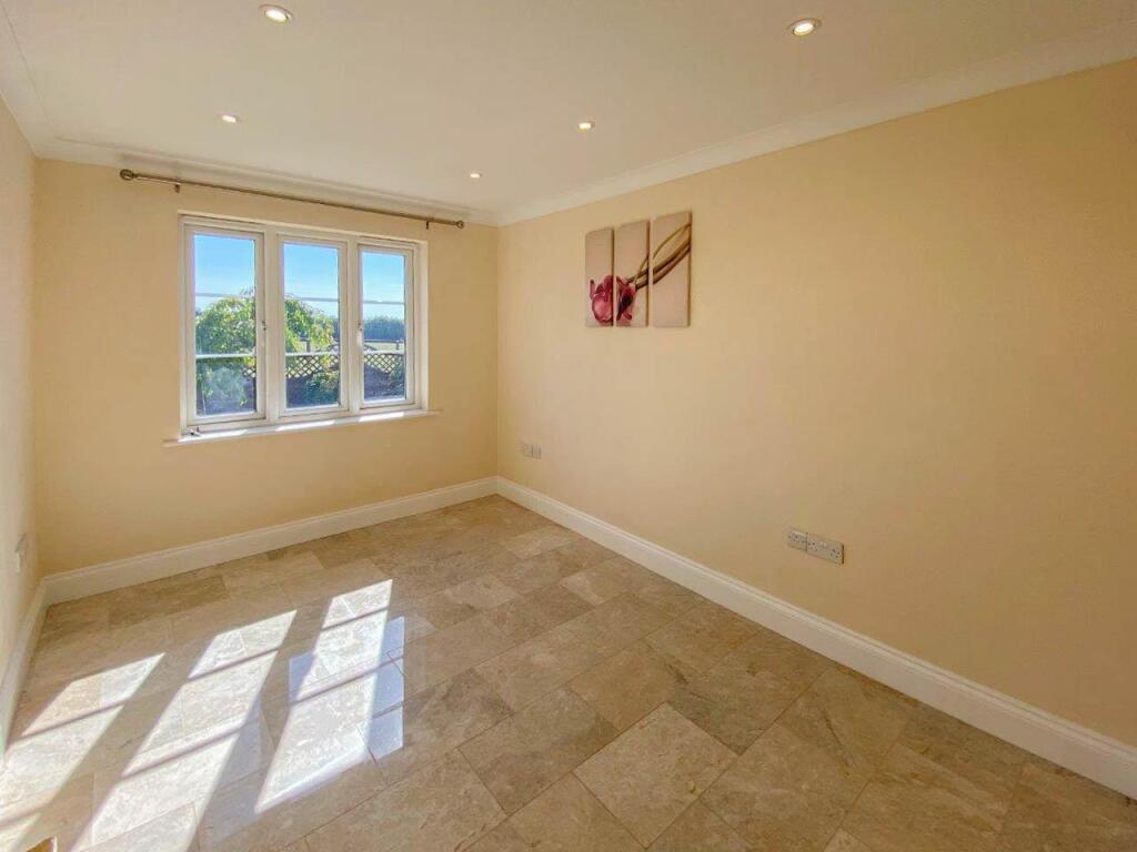 Apartment in Cambridge - View 4