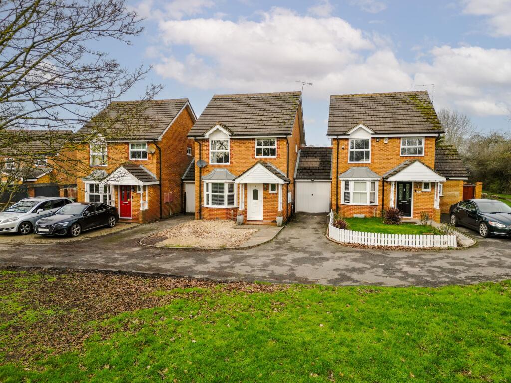 3-bed detached on Pope Way, Aylesbury, HP21, £465,000